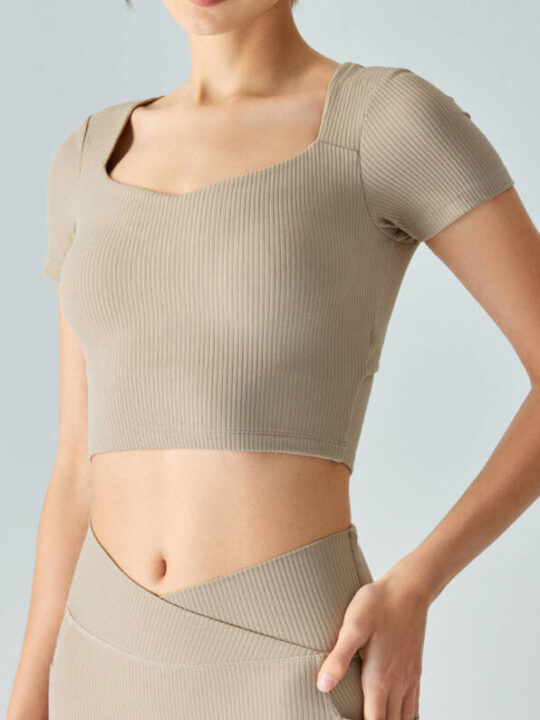 Stylish Ribbed Short-Sleeve Yoga Cropped Top | Flattering Activewear for Yoga & Exercise | Breathable & Comfortable Performance Apparel
