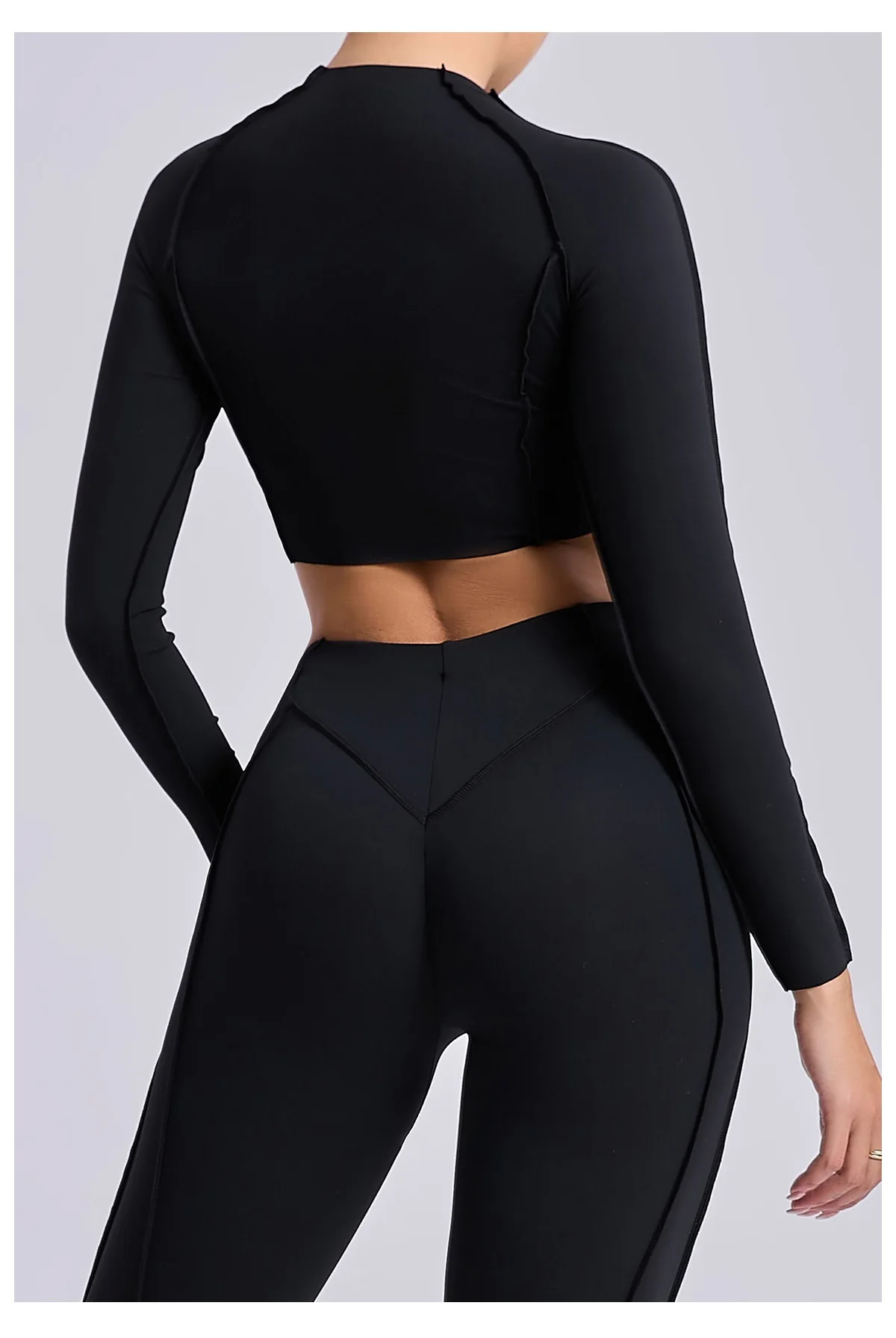 Unleash Your Inner Fitness Goddess with Our Versatile and Stylish Workout Top - Perfect for Gym, Pilates, Yoga, and Running! Stay Active in Comfort and Style with Our Long Sleeve Active Wear for Women - Featuring Elastic Fabric and