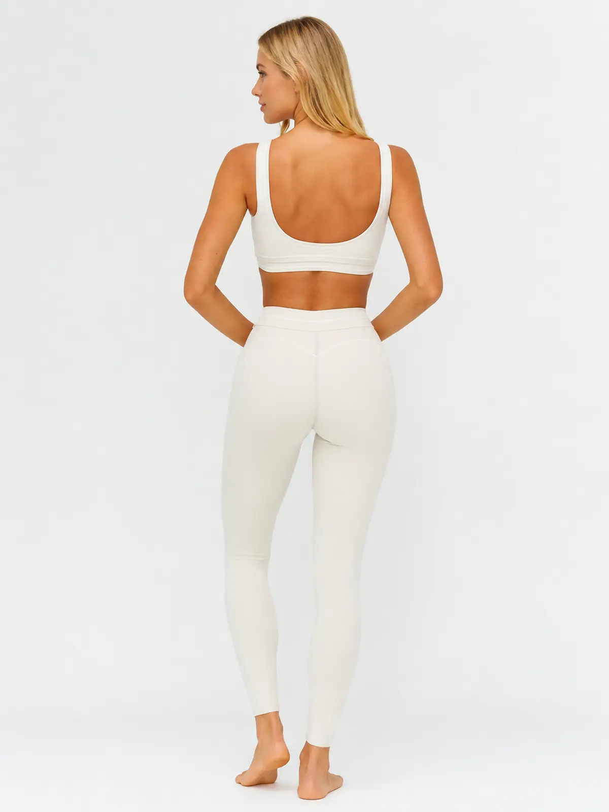 Mariner Stitch Scoop-Neck Contrast-Trim Sports Bra — oatmeal apricot — general — authoritative variation match