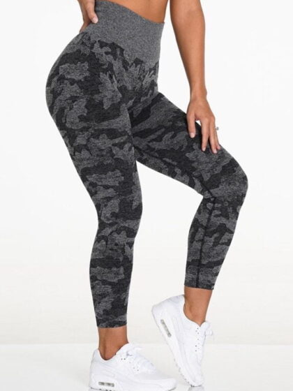 Camo-Printed Stretchy Yoga Leggings with Booty-Accentuating Design - Feel Confident and Comfortable!