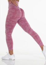 Fashion-Forward Camouflage Leggings with Booty-Flattering Accent - Perfect for Yoga & Beyond!