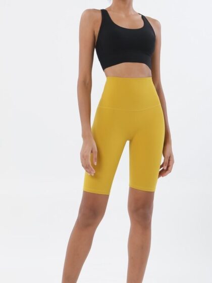 Sporty & Stylish CrissCross Crop Top - Perfect for Working Out or Lounging Around!