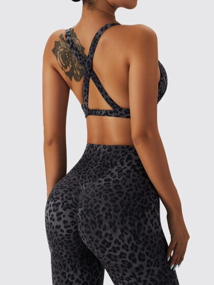 Sensual Leopard Flow Yoga Legging Set - Luxuriously Soft, Stylish, and Flattering Activewear