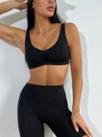 Essentia Movement Scrunch Top Sports Bra with Elastic Band - Comfort and Support for All Your Movements