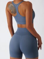 Comfy & Convenient 2-Piece Yoga Set - Supportive Sports Bra & Pocketed Push-Up Shorts