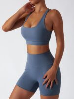 Push Up Sports Bra & Pocketed Shorts 2-Piece Yoga Outfit - Comfort & Supportive Activewear Set