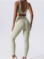 V-Cut Fitness Top & Push Up Leggings 2-Piece Set - Sexy Flex for Women - Show Off Your Curves & Get Fit in Style!