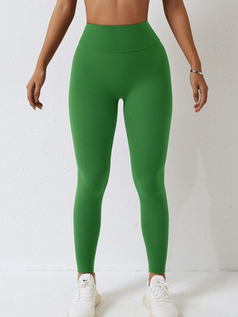 Feel Comfortable & Look Elegant in Our High-Waisted Scrunch Bum Yoga Leggings v2 – Maximum Comfort for Your Workouts!