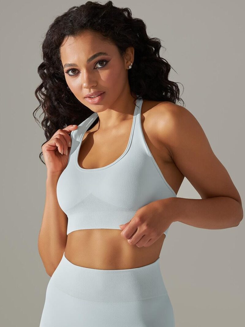 Feel the Freedom: Backless Halter Sports Bra with Breathable Comfort for Maximum Mobility