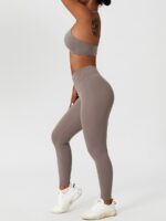 High-Performance Halter Neck Scrunch Sports Bra & V-Shaped High Waisted Athletic Leggings Set - Get Ready to Sweat in Style!