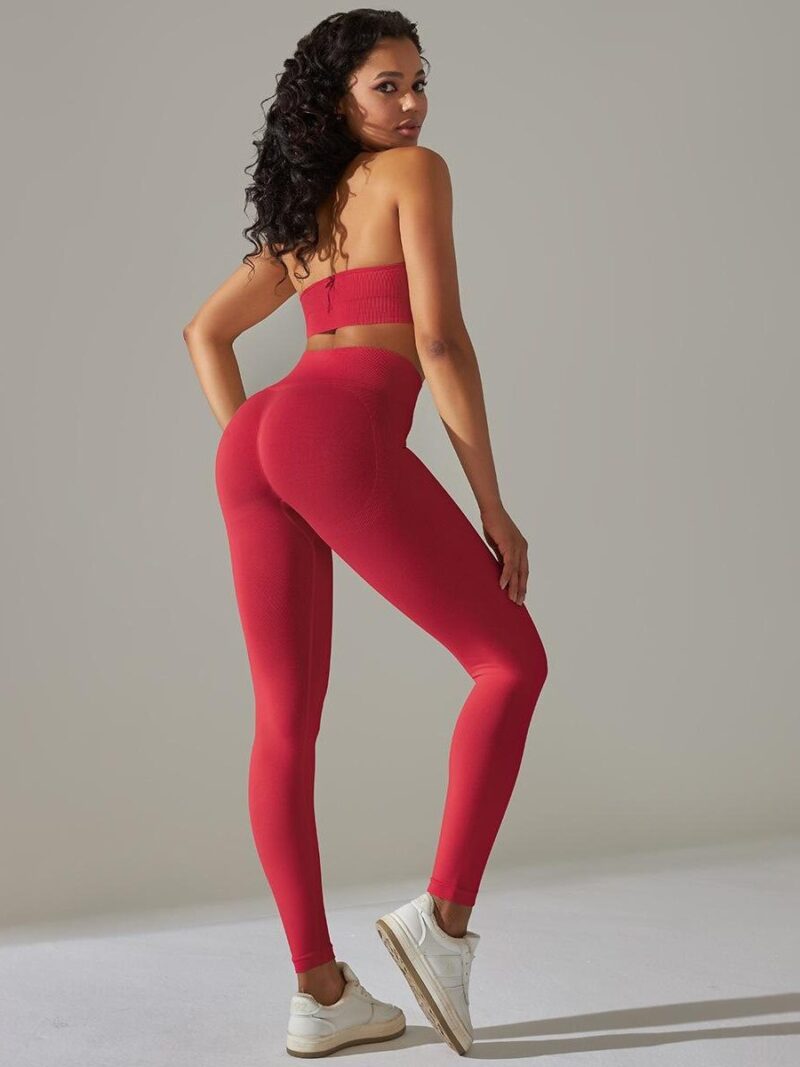Look & Feel Sexy in this Halter Sports Bra & High-Waisted Leggings Set with Breathable Comfort and Support for Your Active Lifestyle!