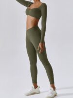 Ready to Run: Scrunch-Top Long-Sleeve & V-Waisted Sports Leggings Set - Perfect for Your Next Workout!