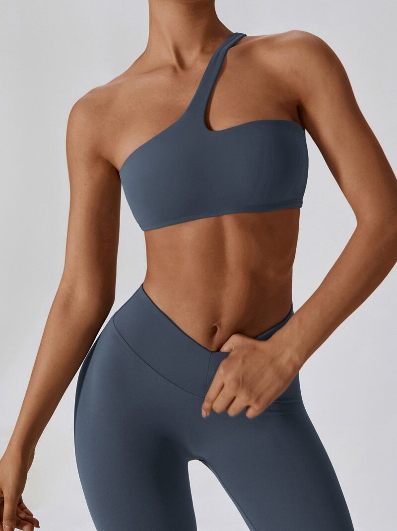 Revolutionize Your Workouts with a Low-Impact, One-Shoulder Padded Sports Bra: Maximum Comfort, Maximum Support!