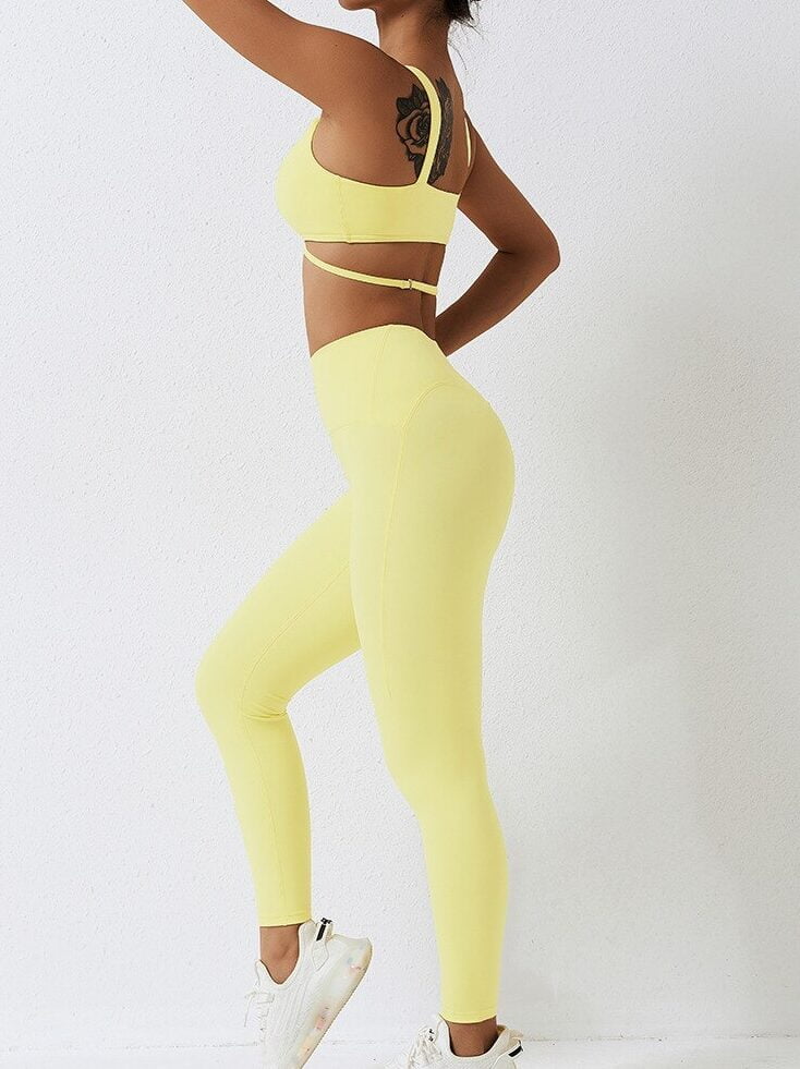 Seductive Strappy Sports Bra & High-Rise Yoga Shorts 2-Piece Outfit - Perfect for Sweaty Workouts!