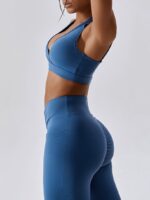 Sensual Double Strap Halter Neck Bra and V-Waist Leggings with Pockets Set - Flaunt Your Curves with Style!