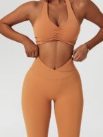 Stay Active and Stylish with this Halter Neck Scrunch Sports Bra and V-Shaped High Waisted Leggings Set - Perfect for Yoga, Running, and More!