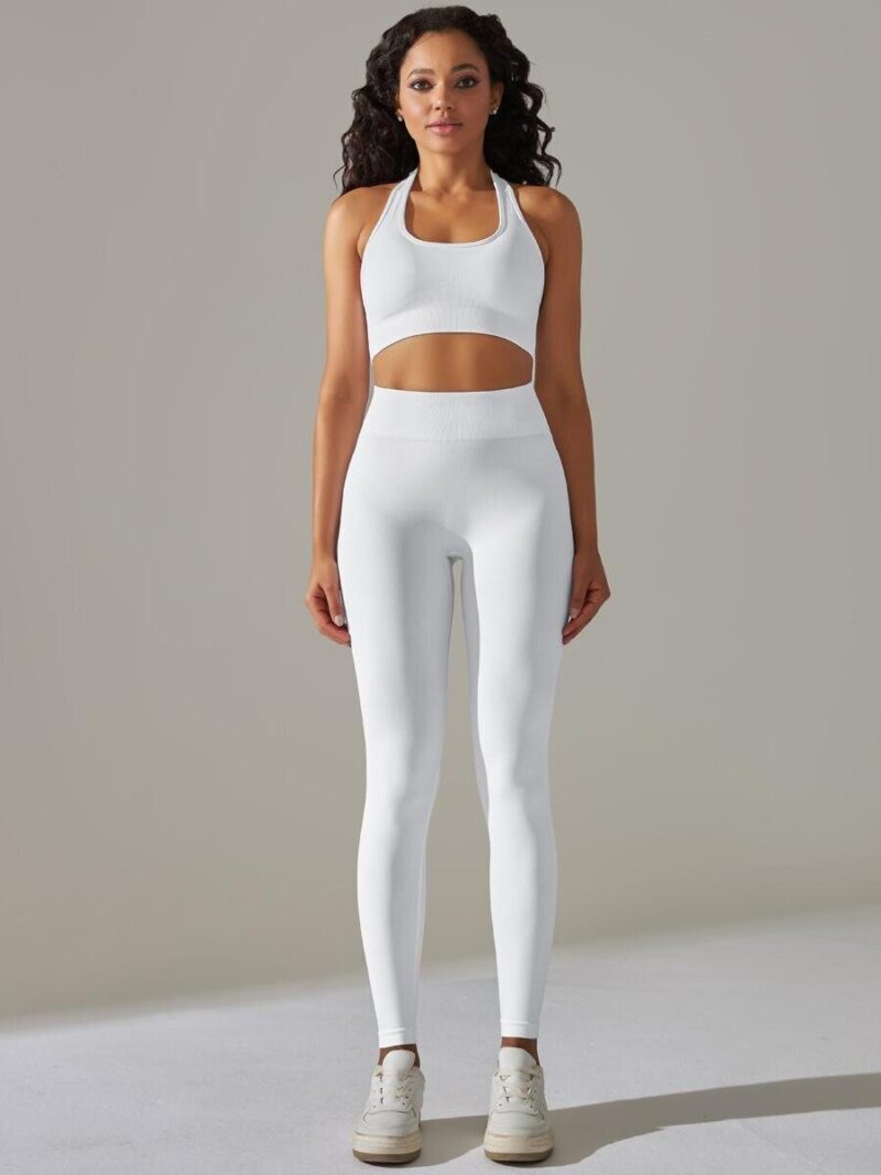 Stay Active in Style with this Halter Sports Bra & High Waisted Leggings Set – Comfortable & Breathable for All-Day Wear!