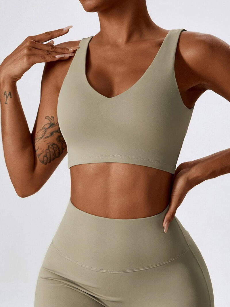 Look Flawless in a Stylish Backless Push-Up Sports Bra – Perfect for a Hot Workout!