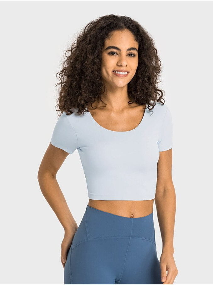 Luxurious, Form-Fitting Scrunch Back Athletic Crop Top - Perfect for Yoga, Running, and More!