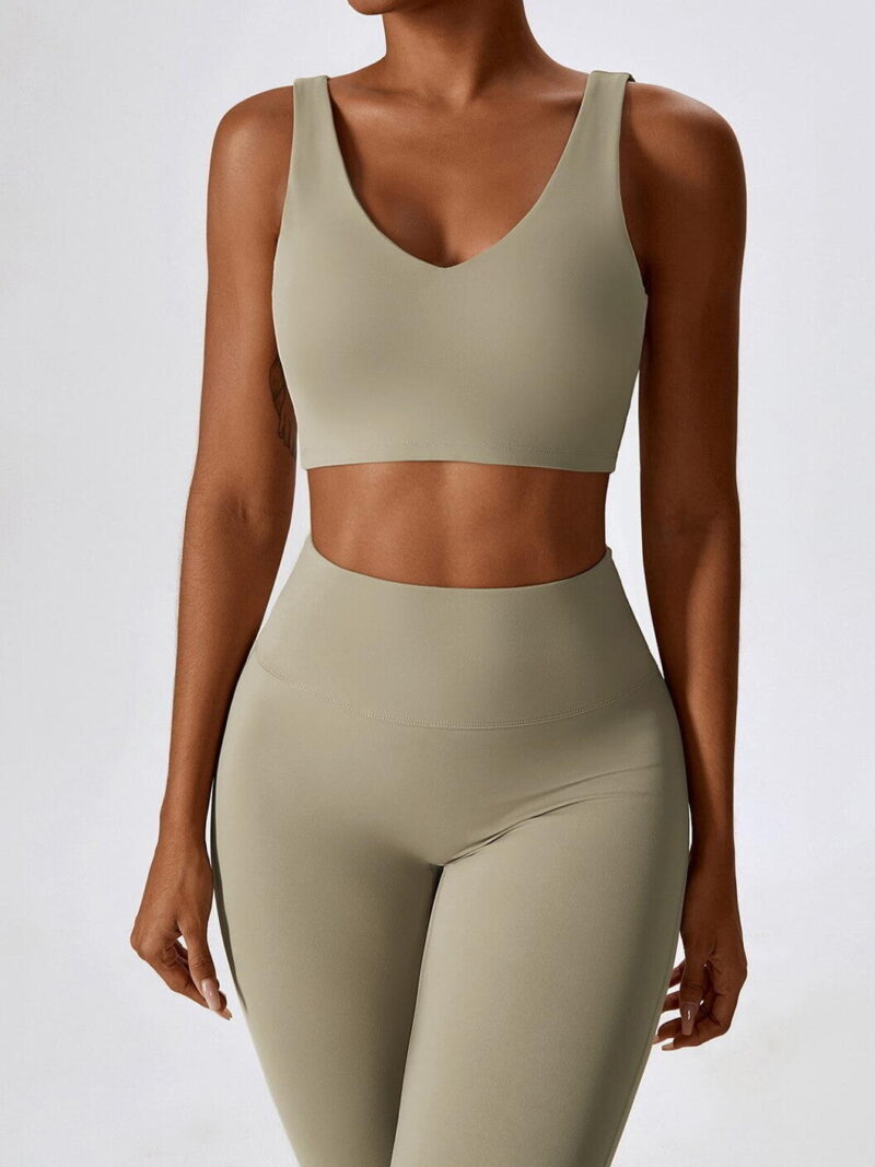 Seductive Backless Push-Up Sports Bra for a Flattering, Curvy Shape - Comfort & Support for Active Women