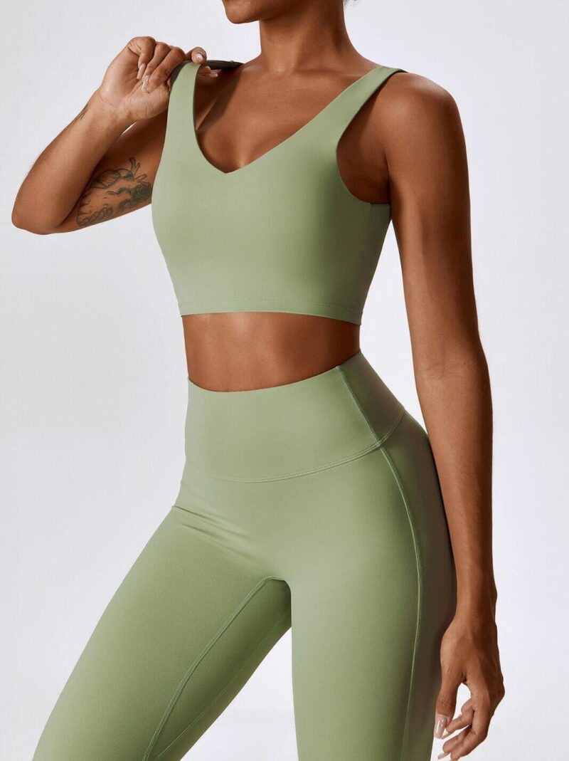 Shape-Enhancing Backless Push-Up Sports Bra for a Sexy, Flattering Look