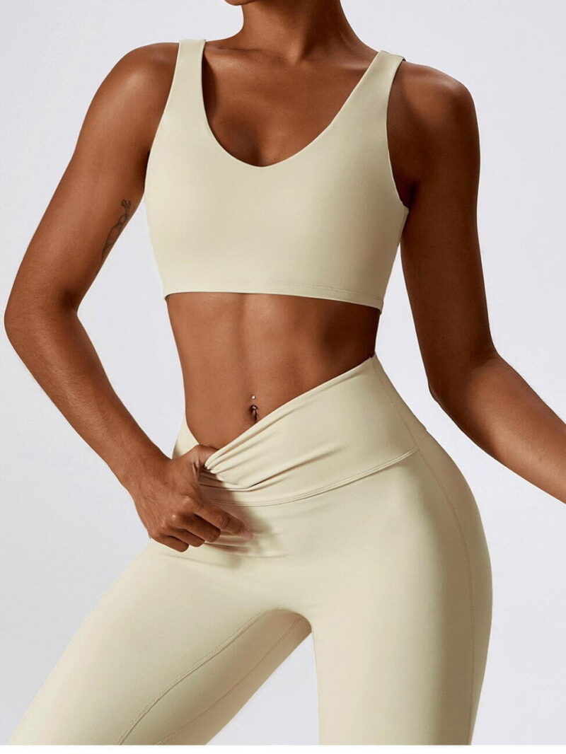 Stylish Backless Push-Up Sports Bra for a Flattering Look