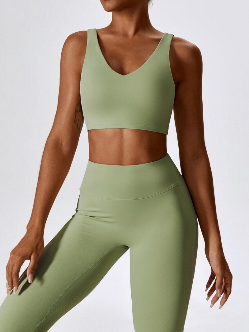Turn Heads in This Sexy, Backless Push-Up Sports Bra for a Flattering, Head-Turning Look!