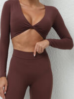 Amp Up Your Yoga Game in Our Sexy, Padded Long-Sleeve Crop Top - Perfect for Showing Off Your Moves!