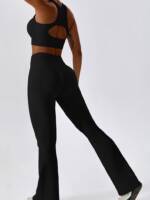 Be Bold and Beautiful in these Ribbed V-Waist Wide-Leg Leggings with Scrunchy Booty Detail - Perfect for Every Day!