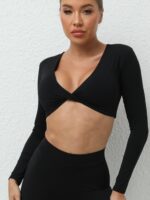 Be Ready to Flaunt Your Style with This Sexy and Supportive Padded Long-Sleeve Yoga Crop Top!