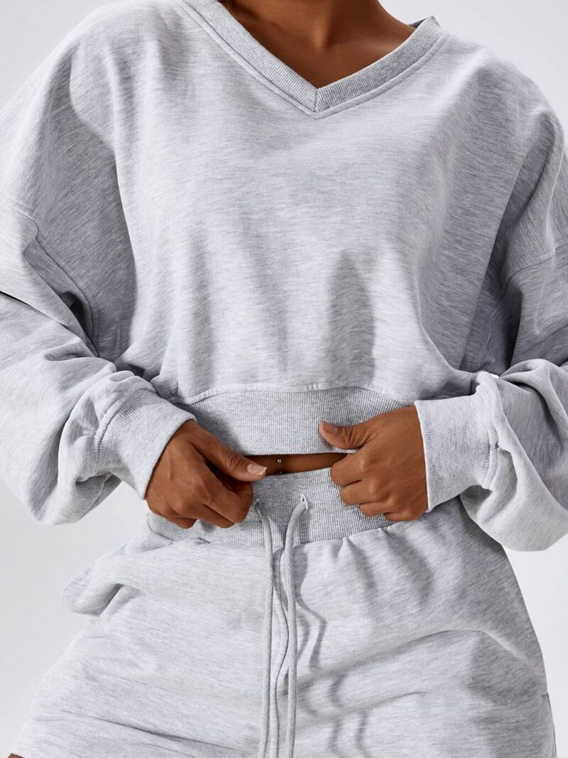 Comfy Long-Sleeved Athletic Pullover Sweatshirt | Relaxed Fit Sweater for Exercise and Casual Wear