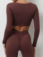 Fashionable Long-Sleeve Cropped Yoga Top with Flattering Padding - for a Sexy Look!