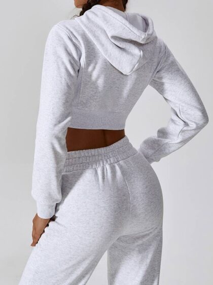 Loose-Fit, Zippered Long-Sleeve Sweater - Perfect for Casual Sports!