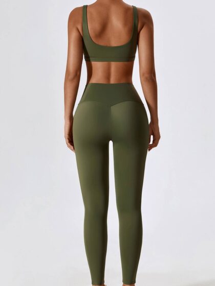 Luxurious Square Neck Sports Bra & High Waist Pocket Leggings Set - Look & Feel Your Best While Working Out!