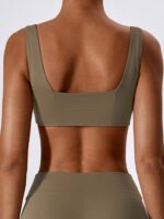 Luxuriously Soft Seamless Square Neck Push-Up Sports Bra - For Maximum Comfort and Support During Exercise