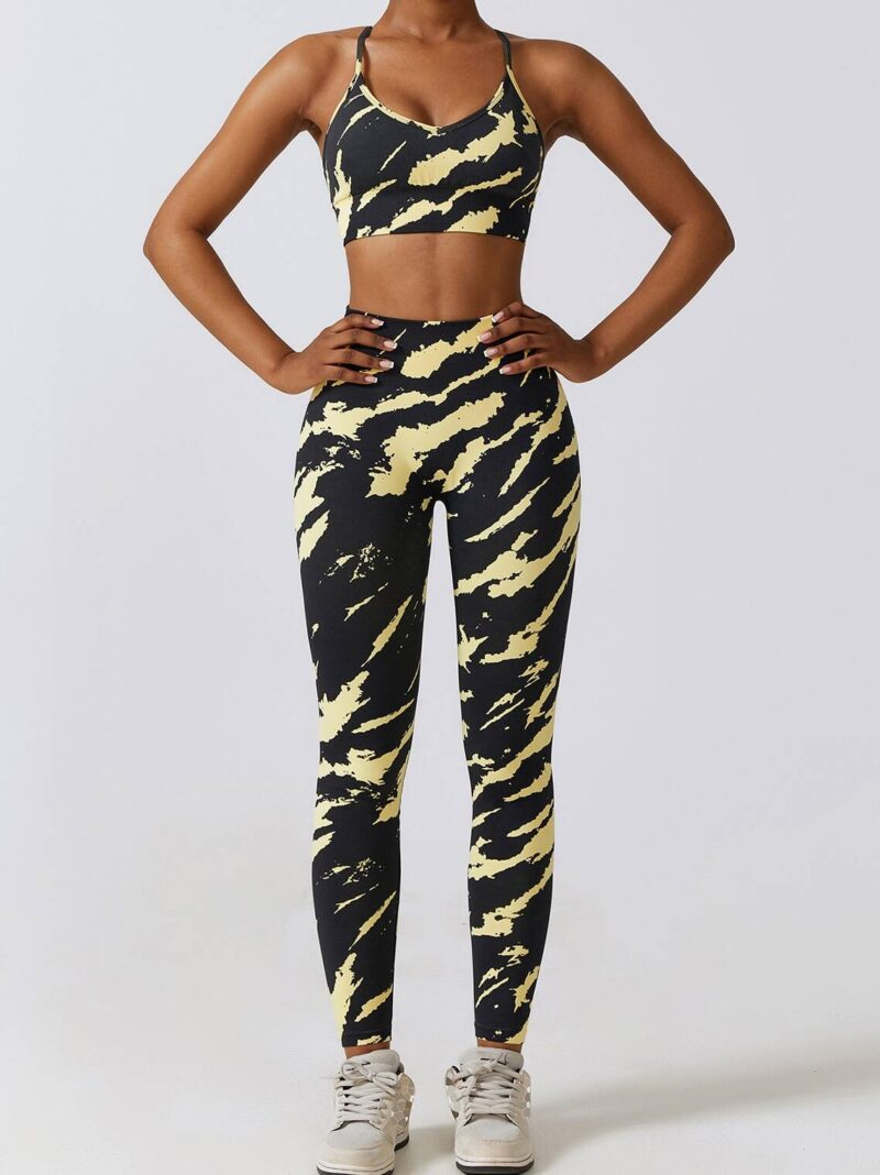 Make a Statement in These Sexy High-Waisted Tie-Dye Yoga Leggings with Scrunch Butt Detail!
