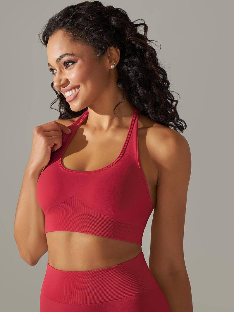 Maximize Your Workouts: Halterneck Push-Up Sports Bra for Maximum Support and Comfort!