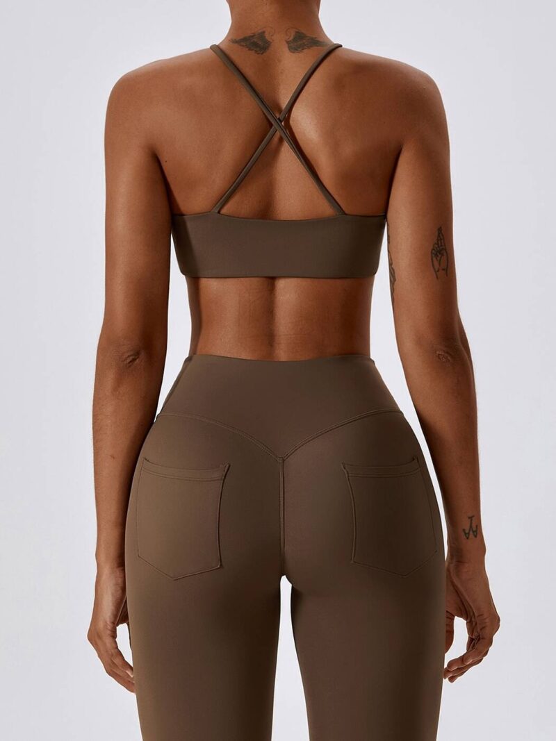 High-Performance Cross-Back Sports Bra with Adjustable Spaghetti Straps - Ideal for Yoga, Running & Other Active Pursuits