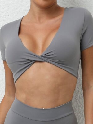 Sensual Short-Sleeve Yoga Crop Top with Soft Padding for a Flattering Fit