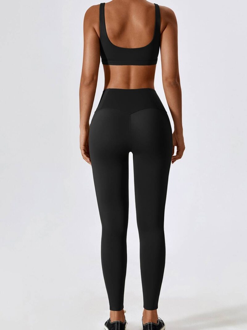 Sensual Square Neck Sports Bra & High-Waisted Pocket Leggings Set: A Perfect Combination of Comfort & Style