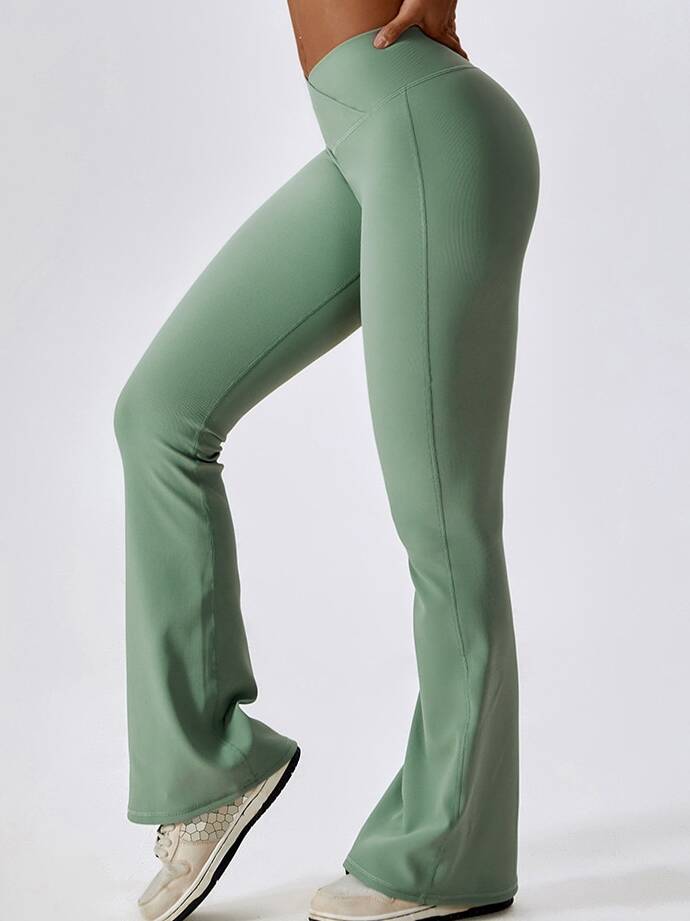 Sexy Ribbed V-Waist Wide-Leg Leggings with a Scrunch Booty Detail - Perfect for Showing Off Your Curves!