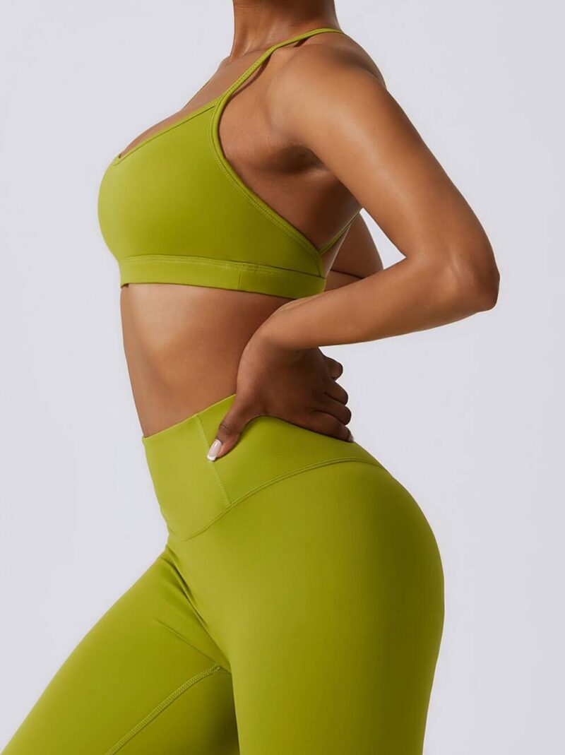 Shape Your Body with Our Sexy Push-Up Halter Sports Bra & High-Waist Scrunch Butt Yoga Leggings Set - Perfect for Working Out & Showing Off!