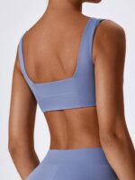 Smooth and Stylish Square Neckline Push-Up Sports Bra - Perfect for Working Out!