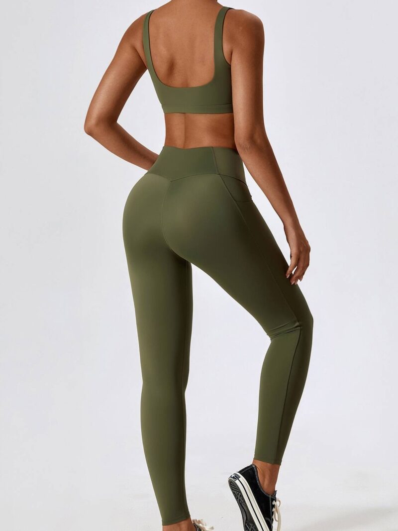 Sporty & Stylish: Square Neck Sports Bra & High Waist Pocket Leggings for the Active Woman