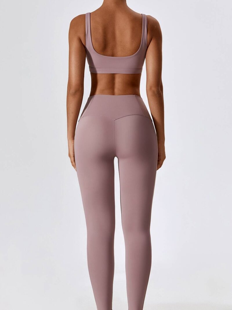 Sporty Square Neckline Bra & High-Waisted Leggings Set with Pockets - For a Sensual Workout Look