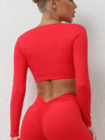 Sultry Curved Padded Long-Sleeve Yoga Crop Top - Perfect for Showcasing Your Shape!