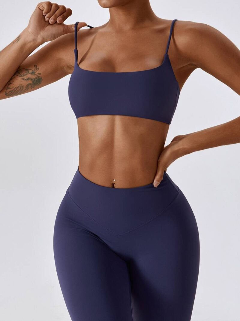 Sultry Squared Neck Sports Bra with Delicate Spaghetti Straps - For Comfort and Support During Your Workouts