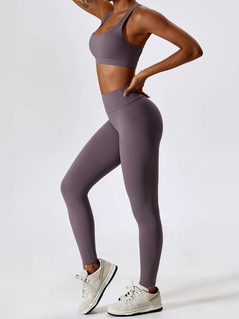 Sweat in Style with this Sexy Workout Outfit Set! Square Neck Sports Bra & High Waist Scrunch Butt Leggings – Perfect for Yoga, Running, CrossFit & More!