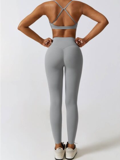 Turn Heads in this Sexy Push-Up Halter Sports Bra & High-Waist Scrunch Butt Yoga Leggings Set - The Perfect Combination for a Stylish Workout!