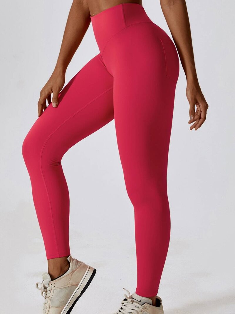 Turn heads and show off your curves with these ultra-flattering Pockets High Waist Scrunch Butt Leggings. Featuring a high-rise waist and a contouring fit, these leggings are designed to hug your curves